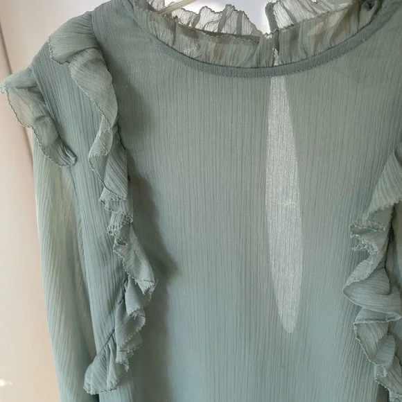 H&M Soft Green Ruffled Blouse - Picture 5 of 7